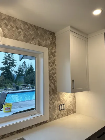 Fine Herringbone Backsplash Installation (Groutless) 1