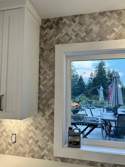 Fine Herringbone Backsplash Installation (Groutless) 2
