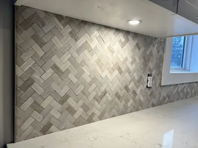 Fine Herringbone Backsplash Installation (Groutless) 6