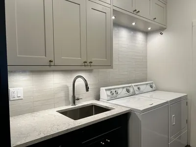 Horizontal Stacked Modeled Backsplash 1