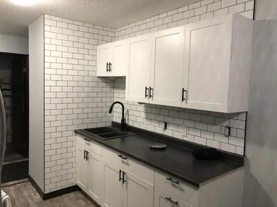 Kitchen Walls in White Subway w/ Black Grout 1