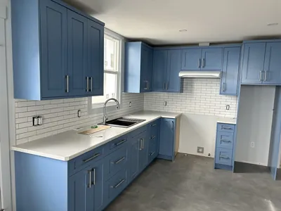 White Backsplash with Contrasting Grout 1
