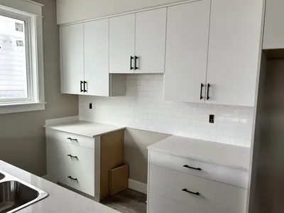 White Subway Pattern Backsplash 1