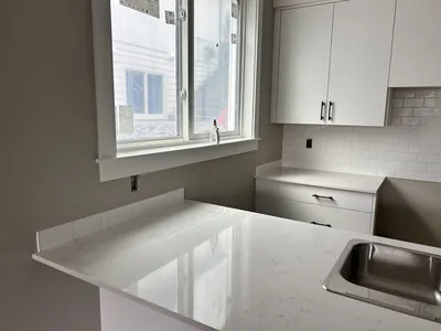 White Subway Pattern Backsplash 2
