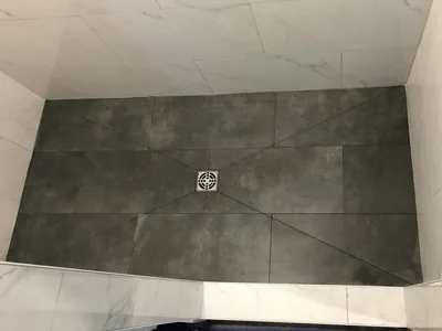 Custom Shower w/ High Contrast Floor and Walls 4