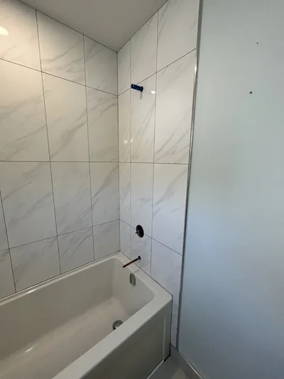 Tub Surround w/ Niche Detail 1