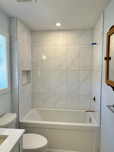 Tub Surround w/ Niche Detail 3