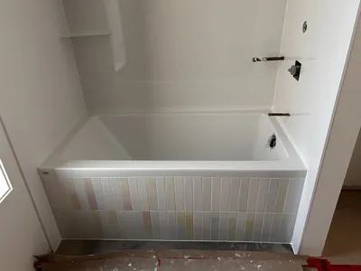 Tub Surround w/ Specialty Iridescent Tub Apron 1